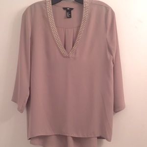 H&M Vneck, hi/low, w/gold bead trim blouse.